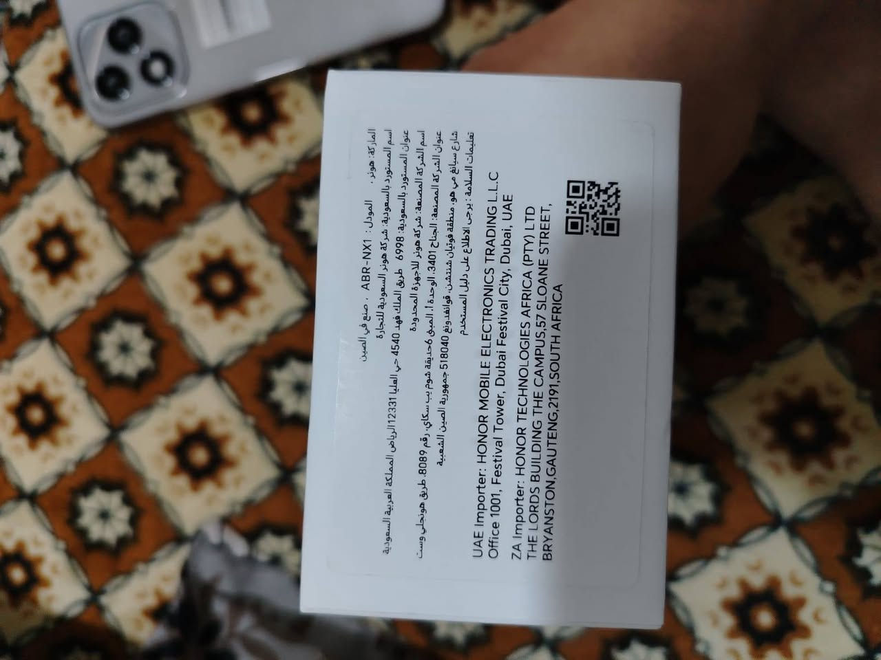 السلام عليكم اخوان  عندي هاتف هونر 400 لايت (Honor 400 Lite) 5G السعر 325 هو هاتف ذكي متوسط المدى تم إطلاقه في 2025، يتميز بشاشة AMOLED كبيرة 6.7 بوصة (120 هرتز)، كاميرا خلفية رئيسية 108 ميجابكسل، ومعالج MediaTek Dimensity 7025-Ultra، مع بطارية ضخمة 5230 مللي أمبير، دعم 5G، ونظام أندرويد 15، ويتميز بزر خاص للكاميرا بالذكاء الاصطناعي.. صار له اسبوع من مستخدم عندي مكاني بغداد الكرخ الشيخ معروف 009647707309822
009647881723289
