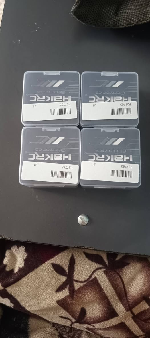 متوفر اربع قطع سعر القطعه 50 وذا شلع 45 شباب التوصيل ما مشمول وياهن وحد *********** او خاص
