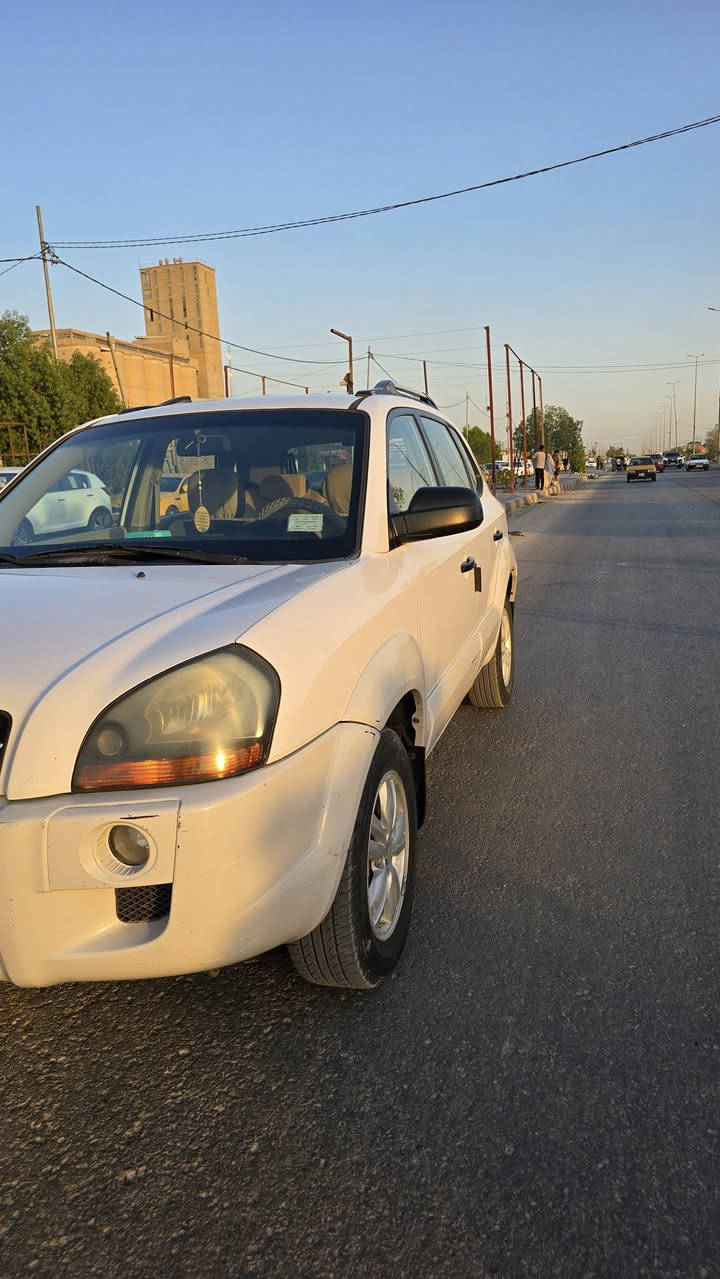 توكسان ٢٠١٠ خليجي 
محرك دوش 
كفالة عامة 
محرك نظيف 
حدادية نظيفة 
دواخل نظيفة 
سيارة تخبل وجاهزة من كل شي 
لعبتها طريق الشمال 

السعر ١٢٥ 
مكاني الديوانية / مداور ثاني يوم 
***********
