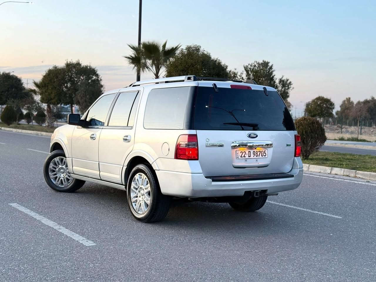 فورد اكسبديشن خليجي موديل 2011 بلاديه مكفوله وكاله نيفا مكينه 5.4L رقم اربيل باسم صاحبها تحويل مباشر 
مواصفات فئه الليمتيد 
داخل جلد بيجي 
كشنات كهرباء+ تدفئه+ تبريد 
شاشات خلفيه
صندوق كهرباء 
فتحه سقف 
فورويل دبل اكسل 
تخم نوزلات جديد 
تخم بلكات جديد 
ديسكات+فلنجات جديده 
مكان السياره/اربيل 
Lpg+ بنزين
رقم صاحبها ***********
***********
السعر - 150 
تراوس
