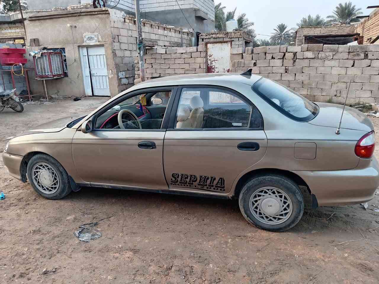 سلام عليكم كيا سيفيه  موديل 2000  بسمي  رقم بغداد سنويه الحد ٢٨  مصبوغه الجماليه كير مكينه خير من ألله كهرباء كله شغاله  تخم تاير جديد  حداديه جديد السعر ٤٧ وبيه مجال  مكان السياره  ديوانيه /***********/. ***********
