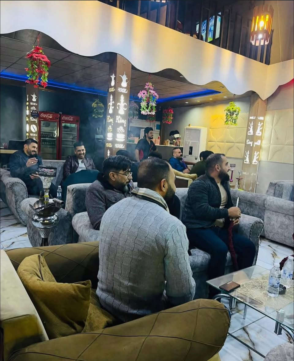 فرصه استثماريه
مطعم وكافيه للبيع في مكان حيوي جدا وسط النجف بمساحة 260متر جلسات داخليه وخارجيه مع مساحات فارغه ممكن اضافة اكشاك يحتوي قسم مطبخ قسم اراكيل قسم باريستا مع منام للعمال
***********
