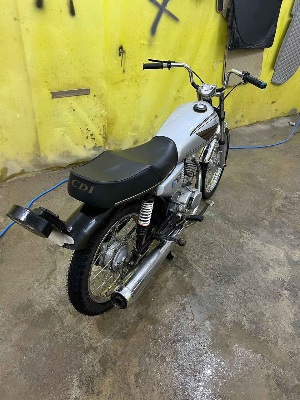 سلام عليكم دراجه للبيع شاصي ٢٣ اصلي اوراق ومكينه ٢٣ اصلي مكاني شطره ***********
