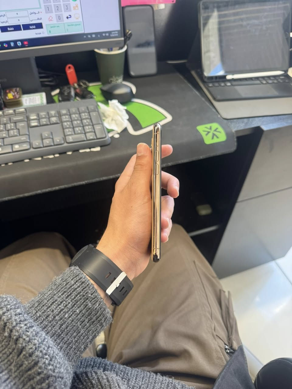 ايفون 11 برو
ذاكرة 256 ياباني ما مبدل بي ولا قطعه جهاز نضيف مجرد بي شخوط قليلة 
البطارية 72 اصل ما مبدله كامرات يخبلن بي زومx2  
السعر 350الف 
كربلاء _الجمعيه 
***********
