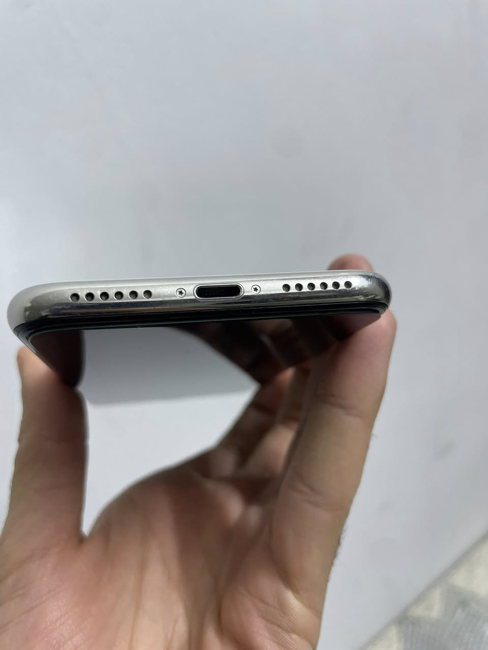 السلام عليكم
ايفون x 
ذاكرة 64 
نموذج M 
نظافه 💯
بطاريه 65 
- الجهاز ممفتوح ابد 
السعر / 110 وبي مجال 
العنوان / حي الاعلام - السيديه
رقم الهاتف / ***********
