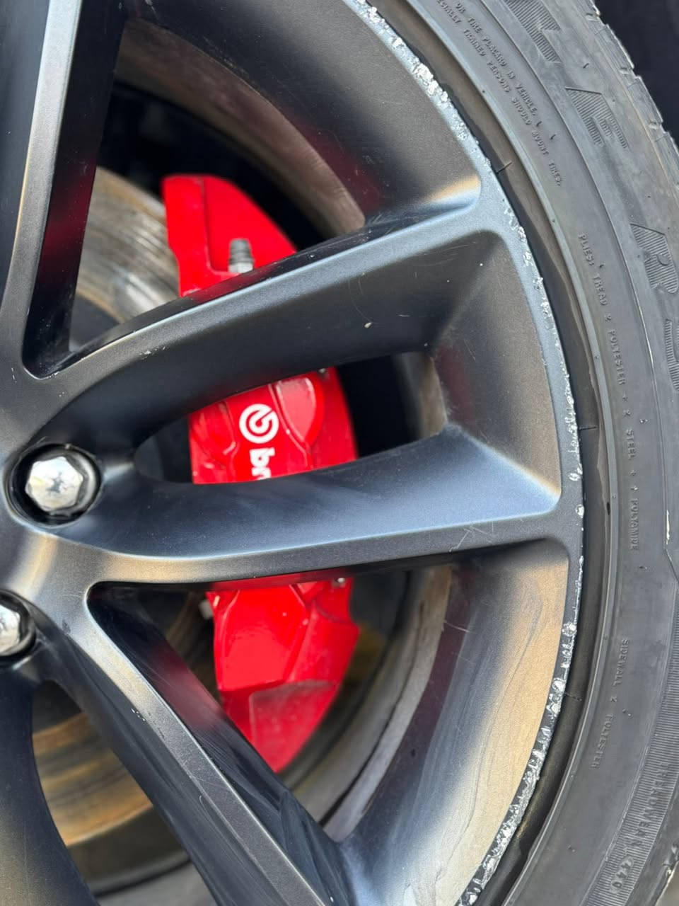 السلام عليكم
اوباما للبيع
الموديل 2023 c300
حجم المحرك 6400 cc
الضرر موضح بالصور 
عنوان السياره بابل المركز
السياره جاهزه على اخر حبايه 
السعر مناسب بالنسبه لخواتها 
للاستفسار ‭0773 919 1000‬
