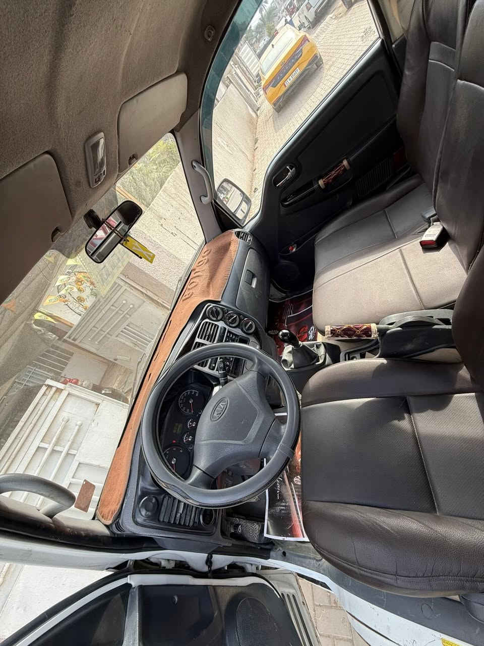 للبيع كيا فحل ٢٠١٢ 
السعر ١١٠ ورقة 
تخم تاير باتري جديد 
بيه بالربع الخلفي على كد شبر صبغ مال طخة خفيفة
بيه ونه بالاكسل خفيفه 
سياره حلوه وجاهزه 
مكان الدوره 
***********
