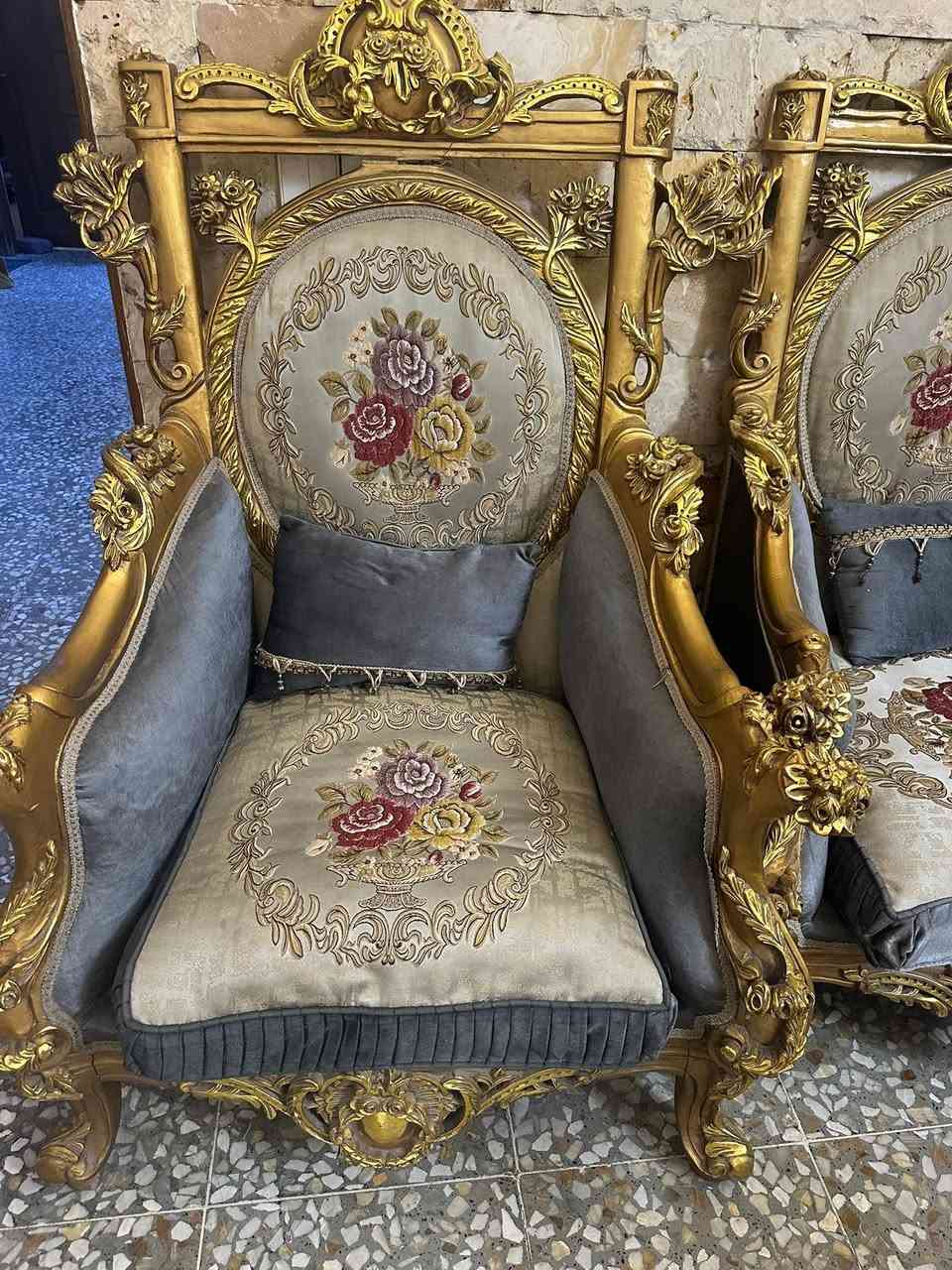 تخم زان مصري ملكي للبيع عدد المقاعد ١٢ مع طبلة وسطية كبيرة مع طبلات صغيرة عدد ٢ مرمر 
الخشب ثقيل جدا وتكمة والتخم يحتاجلة دوشمة جديدة سبب البيع ضيق المكان السعر ٦٠٠ الف العنوان بغداد راسلني عالخاص اذا جاد بالشراء


**إذا كنت صاحب هذا الإعلان وتريد حذفه لأي سبب، رجاءا أرسل رسالة إلى الدعم الفني**