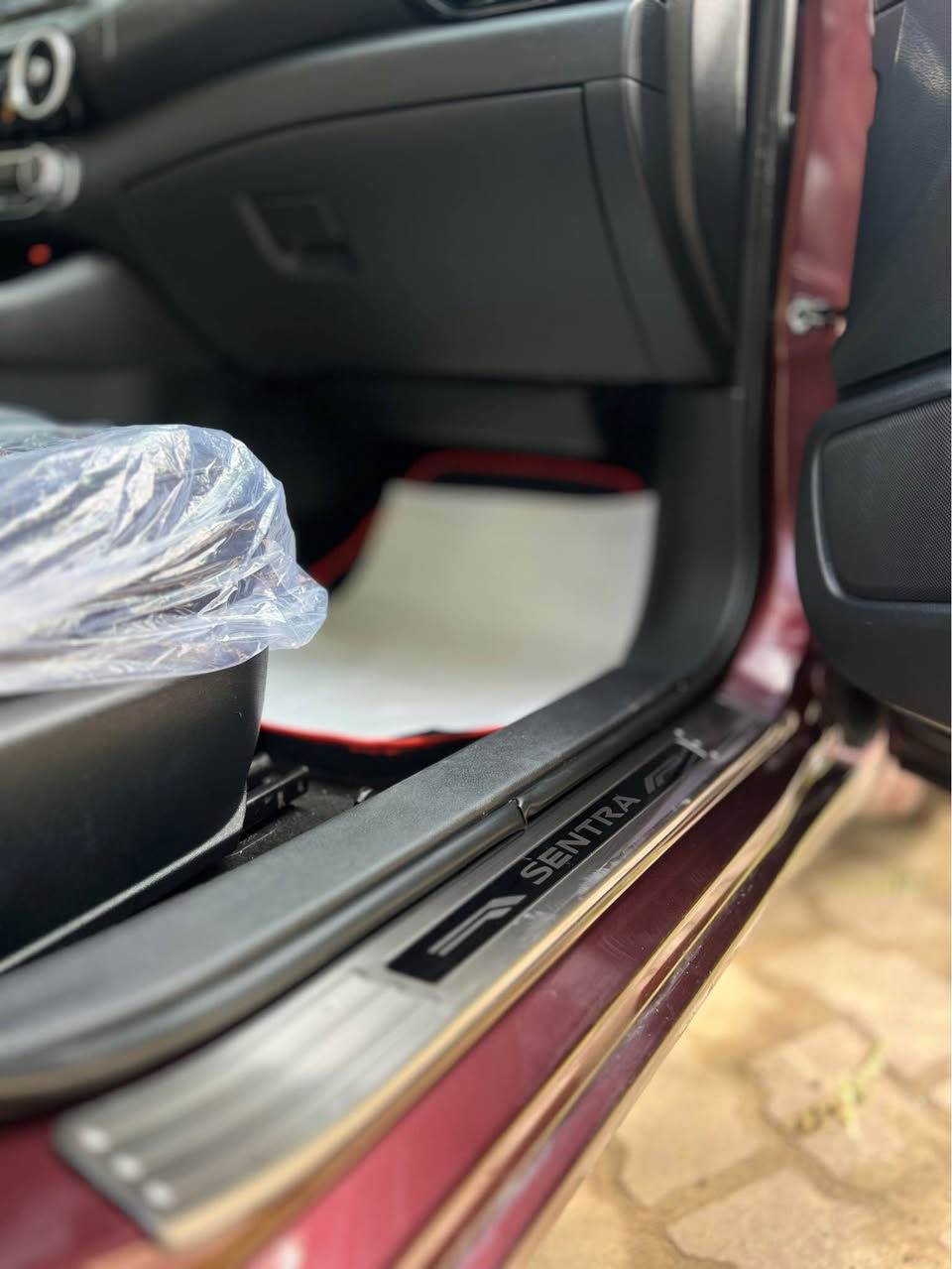 سلام عليكم نيسان سنترا 2024 
اللون ماروني (عنابي)
ماشية 16 الف كيلو متر 
موصفات sv معروفة 
نقطة عمياء 
تحكم ستيرن 
رادارات خلفي + كامرة دوارة 
3 انظمة قيادة ( سبورت + ايكو+ نورمال )
ابواب+ جنطة بصمة
شاشة كاربلي  
السيارة جديدة جداً ومماشية هواية 
ضرر قطعتين (جاملغ سكن وبنيد مبدل) + شي خفيف حداً تصليح داخل بدون شواصي ابداً 
رقم اربيل ترقيم جديد ب اسمي وتحويل ثاني يوم 
السعر 135 ورقة وبيها مجال بسيط للبيع فقط والسعر مناسب 
*********** كركوك, العراق
