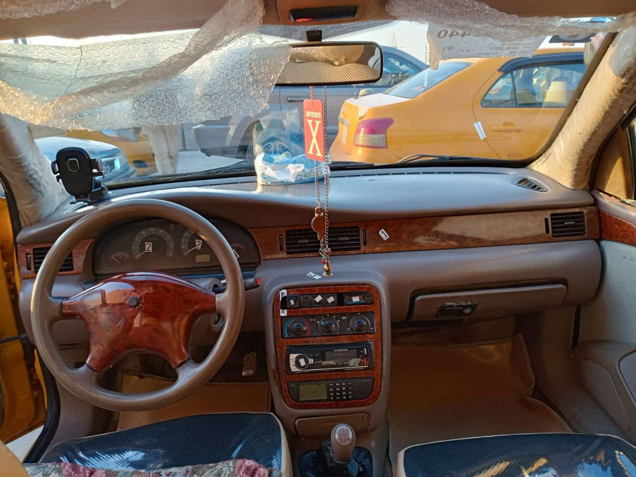 سلام وعليكم سمند موديل 12 رقم نكليزي مصفره الهيه مكان بغداد سيديه ***********
