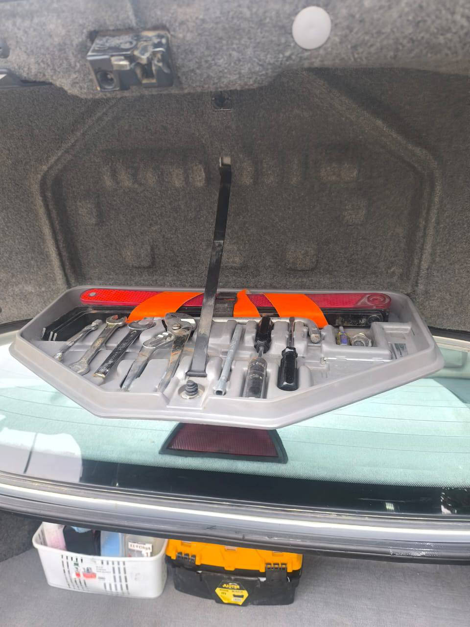 السلام عليكم من رخصت الادمن المحترمBMW 525  1991 مسكر فاينس بسمي سنويه لغايه 2029 مكينه وكير واكسل بحاله جيده كهربائيات جاهزه جام وسلايت ومري كله كهرباء فرشه نضيفه جدٱ ومغلفه عازل مشتغله بيدي تخم تاير جديد باتري جديد بلكات بوش اصلي جديد كويلات بدون تهريب تخم رولات مايله جديد ولف وراديتر جديد تبريد ثلج تدفئه لايت سوار وكشافات جدد دوس بلاد فلتر هواء +فلتر بانزين جديد السياره جانيه عل ايدي وان شاء الله مابيه نقص مكان السياره مركز الحله *********** واتساب السعر 88
