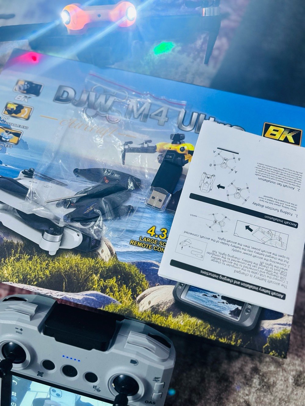 درون لعب وتصوير تصويره HD (720p)
بيه كامرتين اماميه وجواها تحكم سلس 
ريش اضافيه طياره مستخدمه نضافته 90‎%‎
بيه ضربه خفيفه متئثر  بس حبيت اصوره 
مكاني واسط مركز المدينه