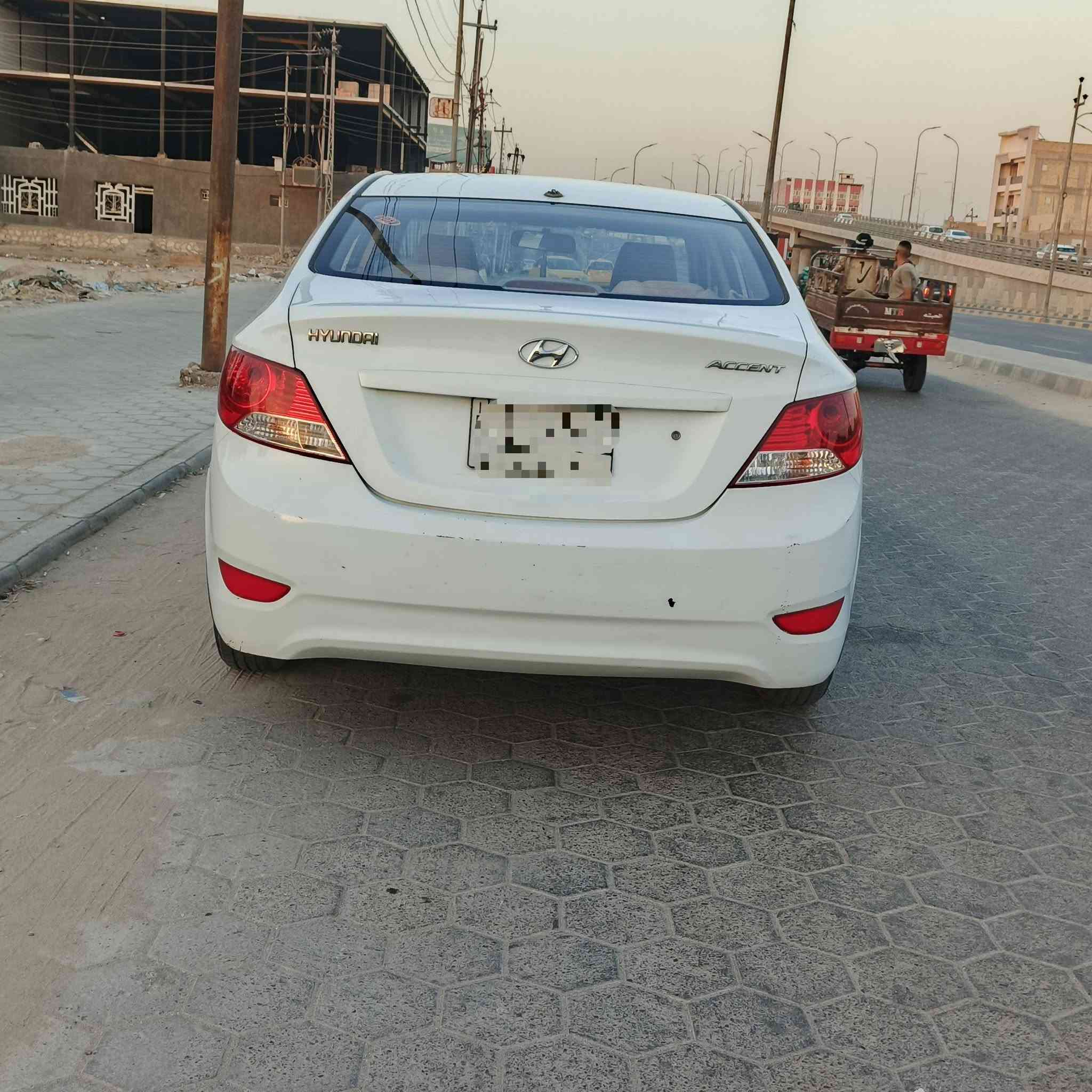 سلام عليكم 
سياره هونداي اكسنت موديل 2013
سياره ماشيه 186,400km 
سياره مكفوله من اي تبديل قطعه 
بيه طخاة واضحه بالصوره  و تكحيل بسيط .
رقم مشروع وطني بابل 
سعر 95$ بيه مجال 
عنوان النجف الاشرف 
تواصل ***********
