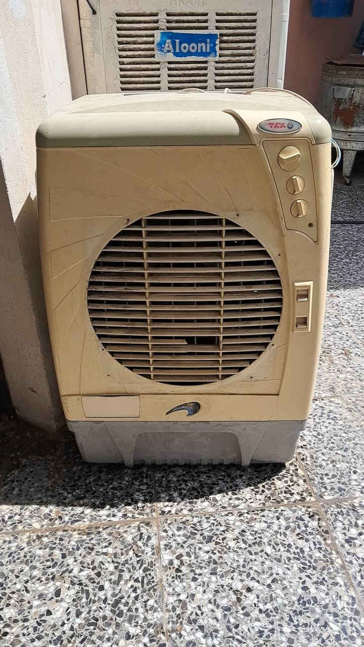 سلام عليكم مبردات 2 ايلونه البارحه شديتله ماطور جديد وبلاستك شغاله على فحص سعرهن 150الف ستفسار ***********
