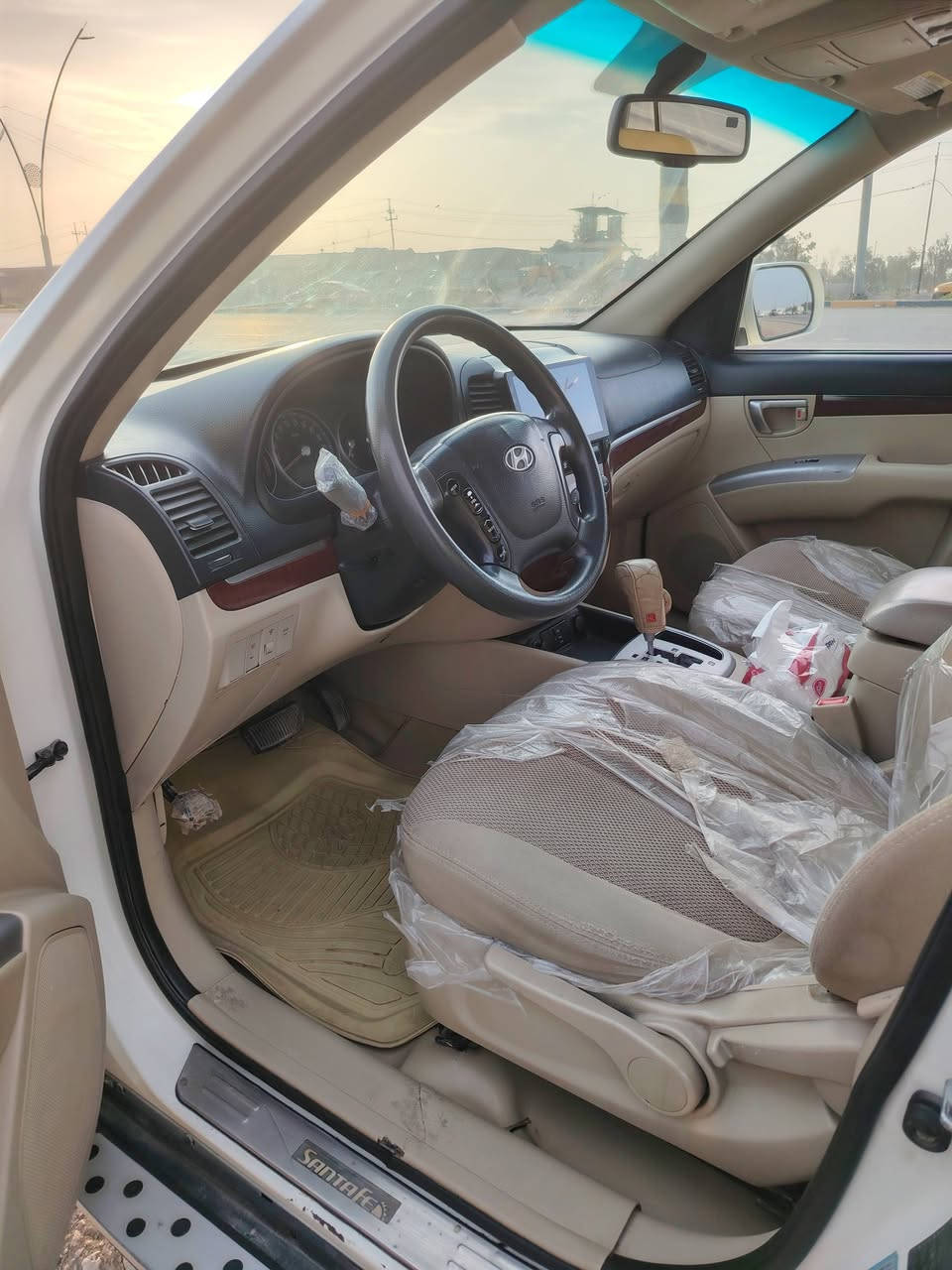 السلام عليكم سنتافي موديل 2009
كير محرك شرط محرك ما مفتوح 

رقم أربيل  باسمي 

__________________

مواصفات /فول 1/1 ما عده بصمه 

فتحه سقف ⚠️

تحكمات ستيرن ⚠️

اشاير مري ⚠️

5ويل كروم ⚠️

بلجكتورات ⚠️

لايت لد وعدسه ⚠️

لايت زنون ⚠️

بك لايت لد ⚠️

3 قطع تبريد ⚠️

__________________-

السياره بيها شبر بالبنيد فقط

بدون بارد بدون رصعات ⚠️

بدون جراد السياره مكفوله كفاله عامه⚠️ 

_____________________________

طخم تاير جديد 

صدر امامي خلفي جديد 

كلو شرط 

________________

للستفسار الاتصال علئ الرقم ***********

مكان السياره ديالى جديدة الشط
