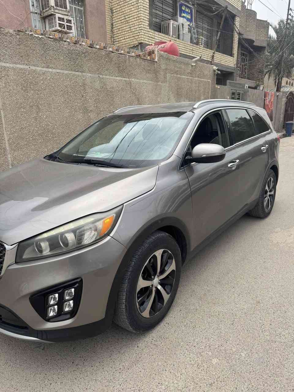 السلام عليكم سيارة سونتور 2016 سبعه راكب سته سلندر صور الحادثه مجوده بل منشور مكان السياره بغداد مدينه الصدر وبيه ضربه بل جاملغ الخلفي موهشر على السعر 170 وبيه مجال بصيط ***********
