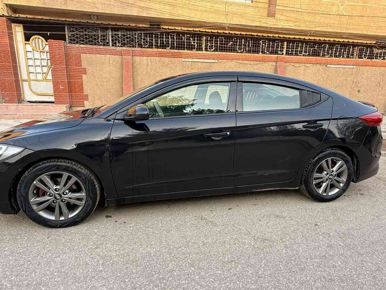 سلام عليكم اخوان النترا موديل ٢٠١٨ للبيع السياره كلش نضيفه تبديل بنيد فقط ليبل واحد السياره نص مواصفات ما ناقصها شي صدر جديد مكينة و گير كفالة عامة مكاني الدورة ابو دشير السعر ١١٨ و بيها مجال كلش بسيط السياره ب الحقيقه احلى من الصور 
ماشيه ١٠٠ الف 
***********
