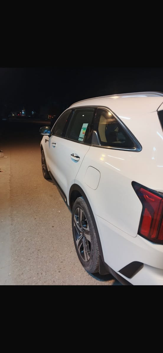 السلام عليكم ورحمة الله وبركاته من رخصت الادمن 
للبيع سورنتو موديل ٢٠٢٢ خليجي فول مواصفات 
ماشيه ٦٢ اخت اخت الزيرو كفاله عامه حتى الدعاميات مجرد بارد خفيف كلش موضح بل صوره 
والسعر ٢٧٥$ ورقه بغداد بسمي واعتذر على الاطاله هذا رقمي ***********
