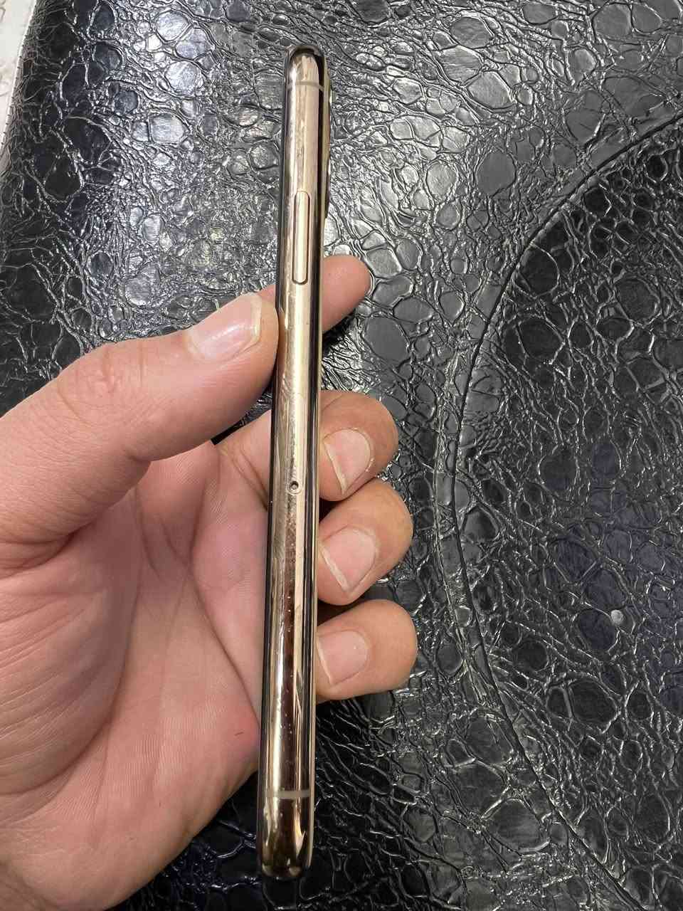 ايفون 11 برو  ذاكره 256 مامبدل بي اي شي مكفول من كلشي ونضيف جدا بطاريه 83 بلاد سعره 325 (***********)
