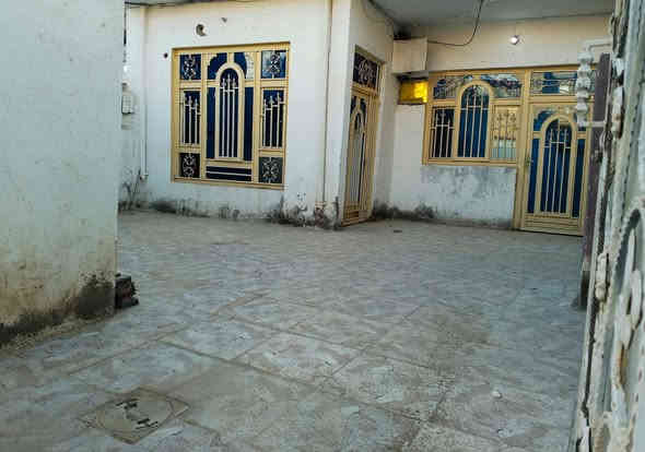 ♦️دار للبيع مساحته 180مترنظيف جدا♦️
يحتوي على غرفتين نوم وهول ومطبخ واستقبال وصحيات داخلية وخارجية
♦️وگراج كبير جداً♦️
⬅️مبني من البلوك 
⬅️السقف صب كونكريت 
⬅️الأرضية والجدران سيراميك 🟥
♦️نوع العقار طابو زراعي ♦️
♦️مرقم من قبل البلدية♦️
♦️في الشارع الرئيسي وليس فرعي ♦️
السعر//47 مليون وبي مجال           
العنوان//كوت حي الحكيم الاولى شارع مجمع الخيرات                 ♦️♦️بنفس الشارع وليس فرع♦️♦️
للاستفسار الاتصال على الارقام التاية 
***********الاتصال
***********الاتصال
