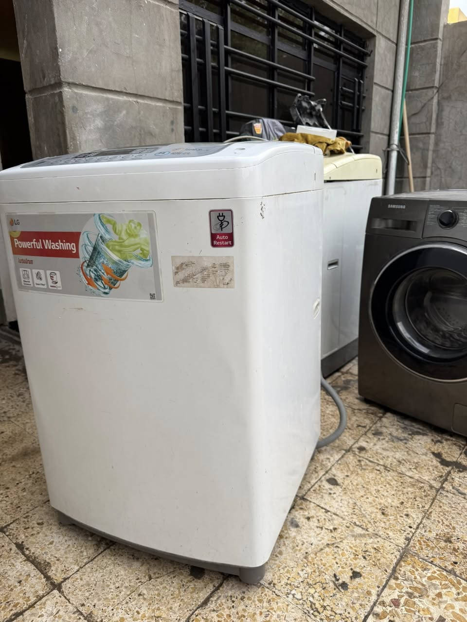 السلام عليكم
غسالة ال جي أوتوماتيك 
للبيع اصلي باب اول 
18 كيلو جديد جدا 
ضمان وفحص 
بغداد سعر 200 وبيها مجال
*********** واتساب

