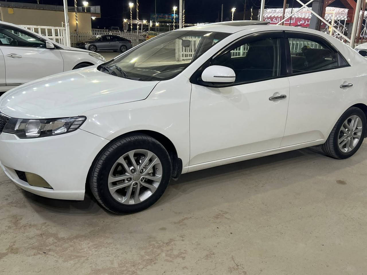 السلام وعليكم
سيراتو 2013 فول مواصفات للأخير وارد خليجي 
السياره مكفوله كفاله عامه من الضربه بيها أ ربع قطع صبغ بدون دكت جاكوج السياره جديده حيل  ا
مكينه 1600 دوش
حداديه أمامي خلفي بلكارتون 
تخم تاير جديد صار سبوع من.  شاده
شرط تبريد ثلج
حساسات خلفيه 
شفتات ستيرن
كير 6 نمر 
تحكمات بلستيرن 
اشاير بالمري
كير ومكينه ع وضع الشركه شرط الفحص 
مري شفط
#ملاحضه السياره جديدة وبلعافيه ع ياخذها 
 
السعر 86 وبيها مجال حك جيه مكاني بابل القاسم *********** 
***********
