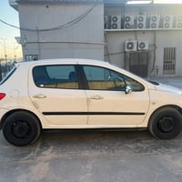 بيجو فرنسي 307 بيه صبغ الجاملغ الخلفي والباب عكس السايق تدفئه تبريد شغ...