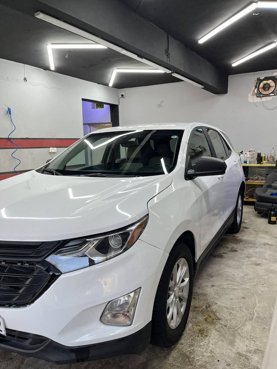 Chevrolet Equinox 2021
شوفرليت ايكونيكس 2021 لون ابيض 
رقم اربيل مكان السيارة الموصل 
جميع التفاصيل موضحة بالمنشور 

السيارة ماشية 63 الف ميل 
محرك 1500 تيربو 

رادار امامي - تحديد مسار - تبريد خلفي قطعتين 
دواخل مخمل لونين  - بصمة تشغيل وابواب - كشن السائق كهربائي - الهاند بريك (السايد بريك) كهربائي
وباقي المواصفات المعروفة بالسيارة 

الحادث خلفي وجانبي .. صبغ ثلاث قطع ، جاملغ خلفي وباب السائق وجاملغ امامي
البوند وباب الصندوق تبديل اصلي نفس اللون
القمارة ما مصلحة والضرر موضح بداية السقف فقط 
ايرباك الستيرن سليم 
السعر 135 ورقة قفل  

3GNAXHEV1MS119801
رقم الشاصي 

***********
