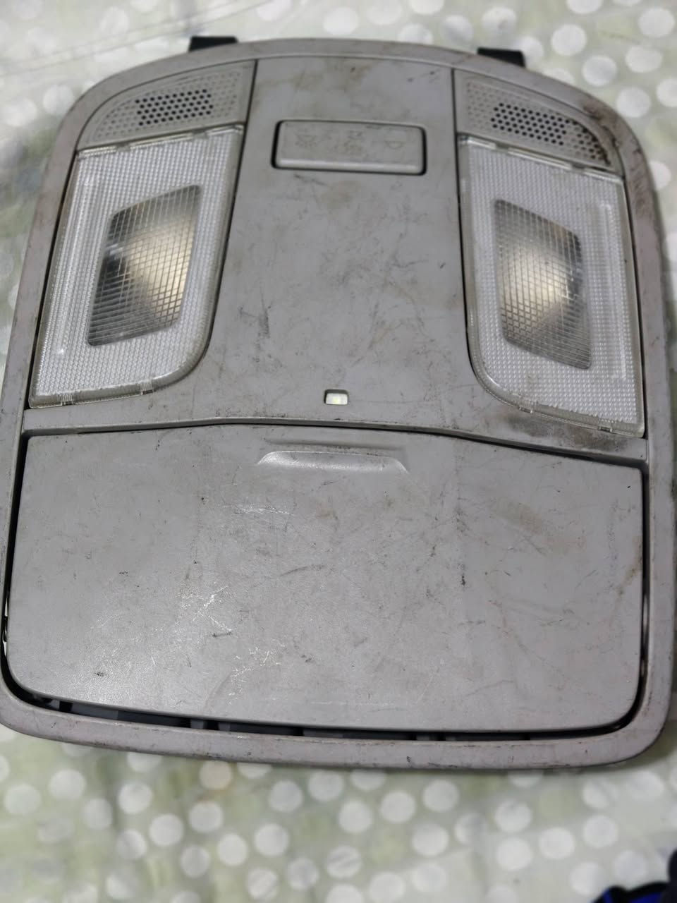 السلام عليكم أغراض للبيع كيا هيونداي لجميع الموديلات يوجد جملة مفرد كوري وارد امريكي تفصيخ العنوان كربلاء اللاستفسار الاتصال بالرقم *********** الرقم الثاني  واتساب 👈👈👈👈*********** يوجد توصيل لجميع المحافظات الأسعار من 15 إلى 5 آلاف دينار 
والتوصيل 5 الاف
