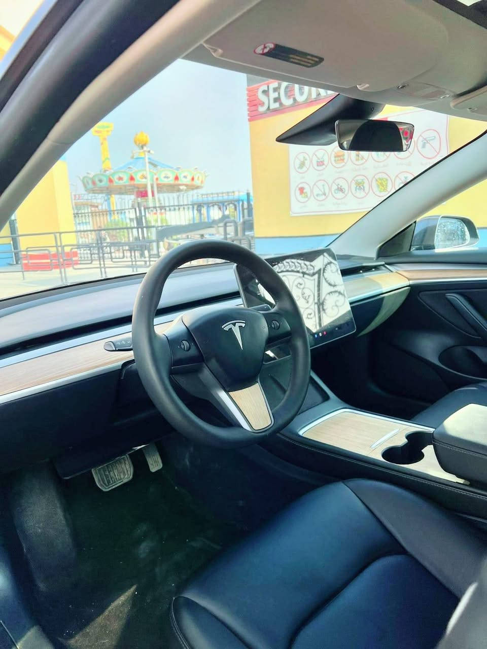 تيسلا موديل ٢٣ ماشيه ٤٠٠٠ بيها جاملغ وبنيد بدون دواخل السعر ١٦٠ لتواصل ***********
