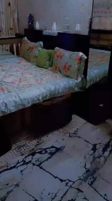 بيت تجاوز للبيع مساحة 100متر بي غرفتين وصالة ومطبخ وحمام وتواليت وترك وطرمة صغيرة المكان منطقت المعالف بير عليوي  قرب مدرسة أكد الاستفسار علرقم***********
