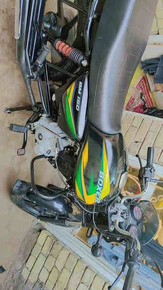 سلام عليكم بوكسر موديل 2023 دراجه رمبه بحاله الوكاله الدراجه مبدله دهن مرتين ماشيه 1500 مرقم لوحتين انكليزي سنويه لحد 2030 الدراجه جديده بمعنه الكلمه المكان بغداد العبيدي الاستفسار موجود خاص وهاتف ***********
