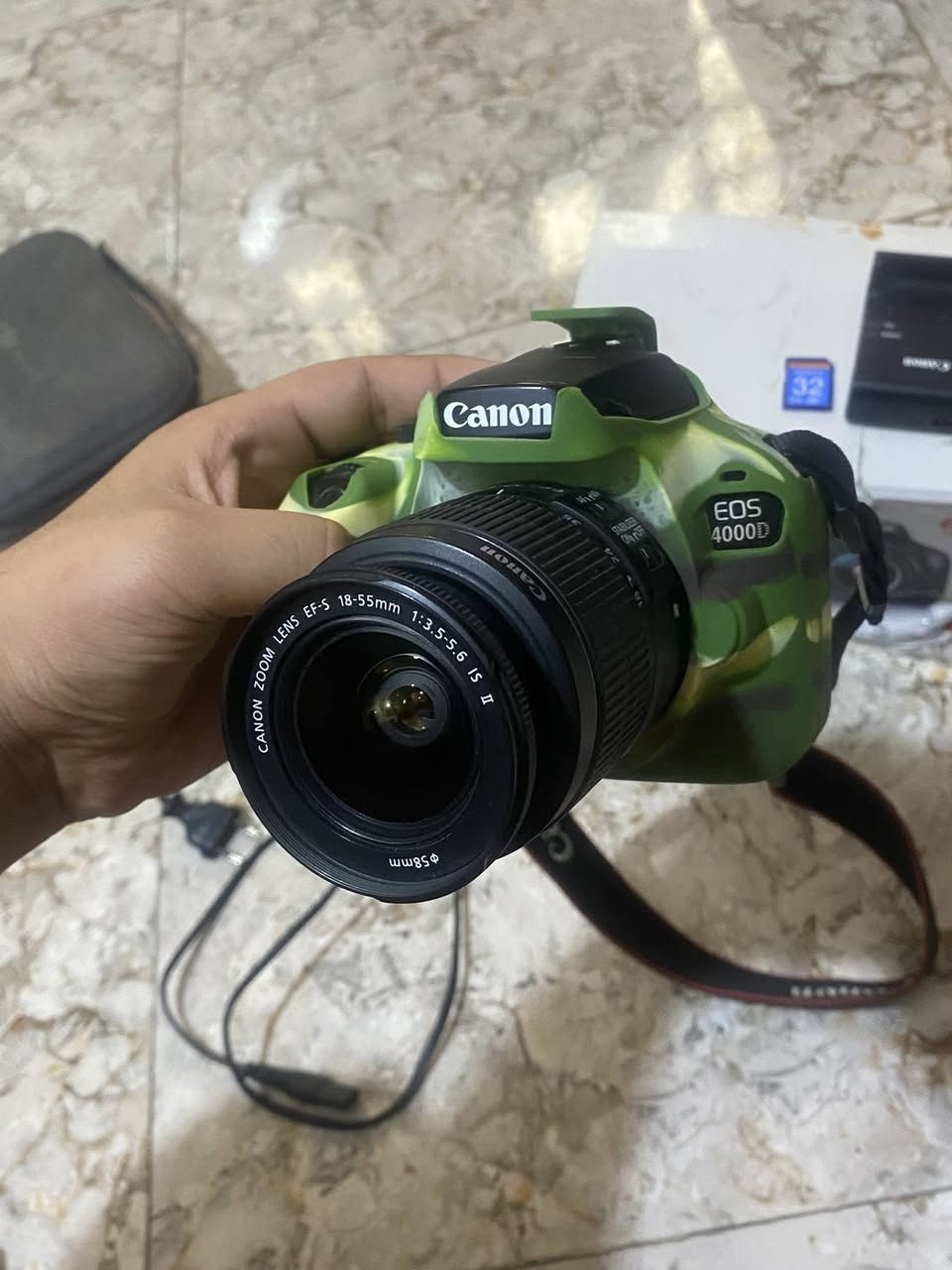 السلام عليكم للبيع كمره كانون D400 كمل ملحقاته السعر 300 وبيه مجال
***********
