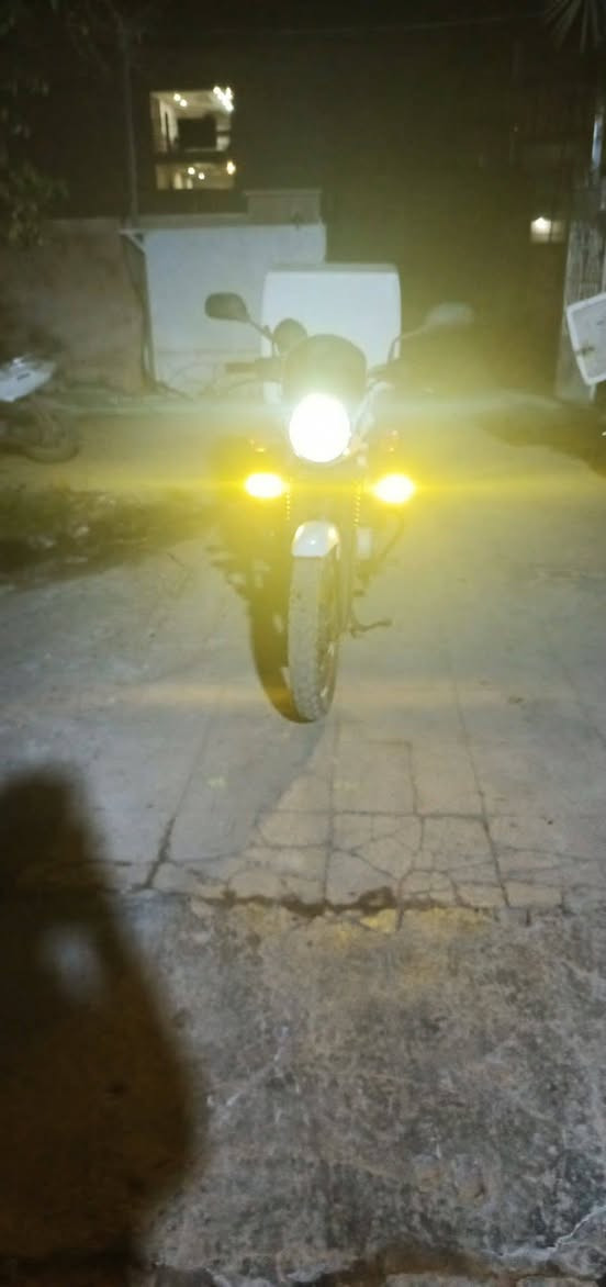 السلام عليكم من رخصة مدير الكروب
مراوس حسب القناعه بوكسر مرقم لوحتين نكليزي بغداد 
موديل 22حقيقي يعني مو 21ونازل ب22لا خويه موديل 22 نازله ساصي وسنويه نفس الشي  مراوس بمرقم ديوان او بوكسر جبلي او ار كي  المهم مرقم  دراجه مجفته  مضارلها ٧ ايام 
ناعمه حلوا  تشغيله نكره شوكت متريد تشغل 
*********** واتساب
