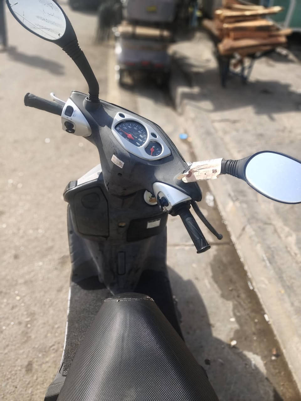 السلام عليكم سكنس نثيه 140 دراجه رمبه نازله قبل شهر او اقل ماشيه 10 الف دراجه جديده معنه الكلمه مكفوله عنوان الغزاليه السعر 700 ***********
