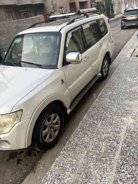 سلام عليكم باجيرو حبتور موديل 2009 فول مواصفات
مكفولة كفالة عامة 
المواصفات الي بيها 

فتحة 
كشنات جلد 
3 قطع تبريد 
4 x 4  
كشنات كهربائية بالكامل 
حساسات 
تدفئة كشنات 
وبعد بيها موصفات هواية 
السيارة كاملة ما بيها اي نقص 
مكاني بغداد 
السعر 126
مكاني بغداد شعب 
للاستفسار ***********
