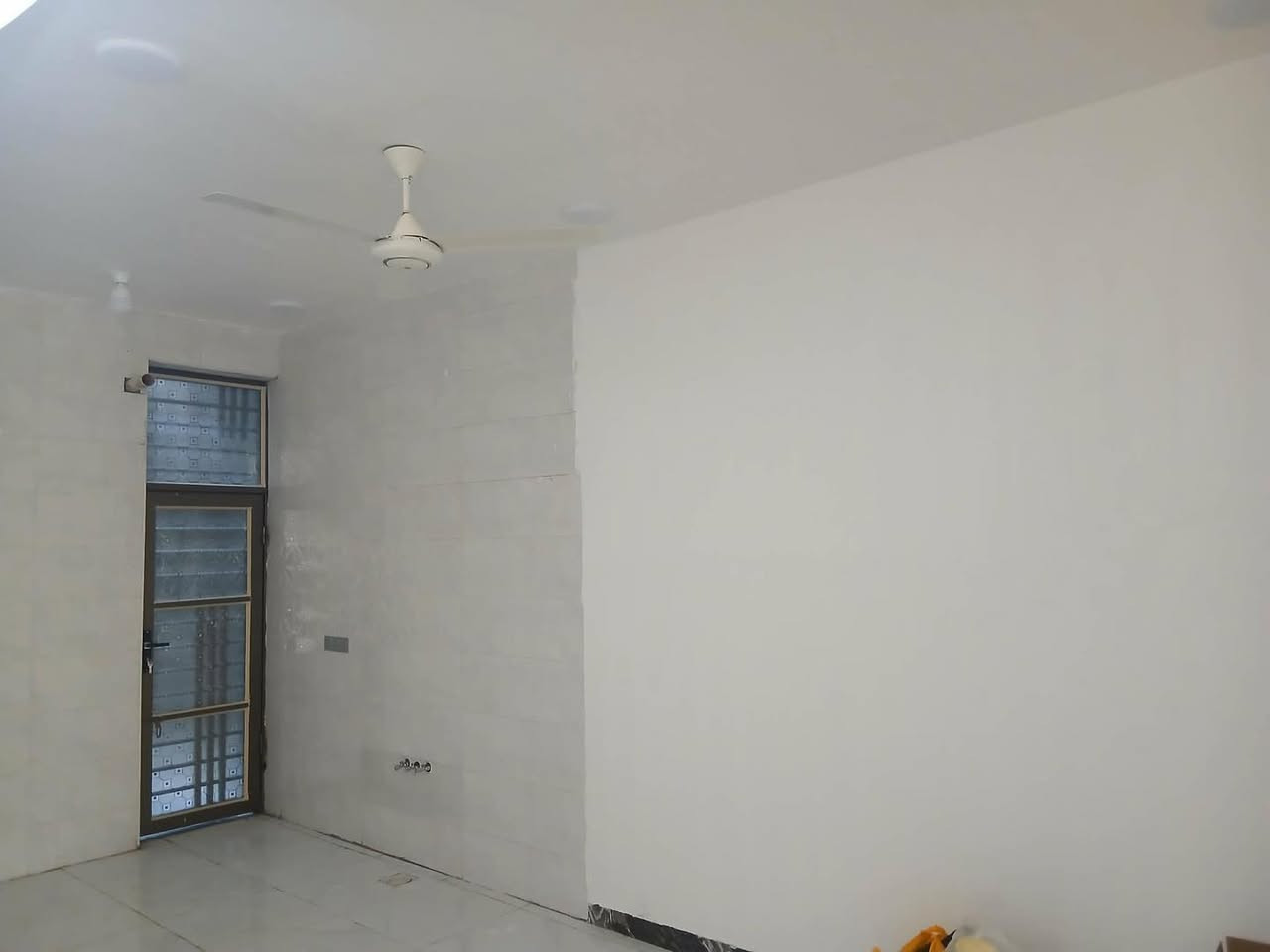 🏡 #للبيع #دار_سكني
📍 #الموقع: شارع 80 قرب مؤسسة العين#
✨ #المواصفات:
▫️ المساحة : 100م  
الواجهـــــــــة // 5م 
النــــــــــــــزال // 20م
▫️#طابــــــو #مـــــلك  #صـــرف 
..........
🔹 الطابق الأرضي:
_ غرفــــــــــه نـــــوم 
_ صالـــــــــة 
_ هــــــــــول 
_ مـــطـــبـــخ   
_ مجمــــــــــع صحـــــــــــيات   
🔹 *الطابق العلوي:
_ غرفه  نـــــوم كبيره
_ هــــــــــول 
_ مجـمــــــــع صحيات 
 ...................... 
📞 للاستفسار والمعاينة: 
الاتصال على الارقام :
***********☎️ واتساب
او مراجعة المكتب 
الحلة _ الكرامة الشارع المشجر مجاور اسواق المطار 1 
✅ نستقبل جميع عروضكم السكنية 🏠 والتجارية 🏡 بكافة مناطق الحلة 
……………………………
