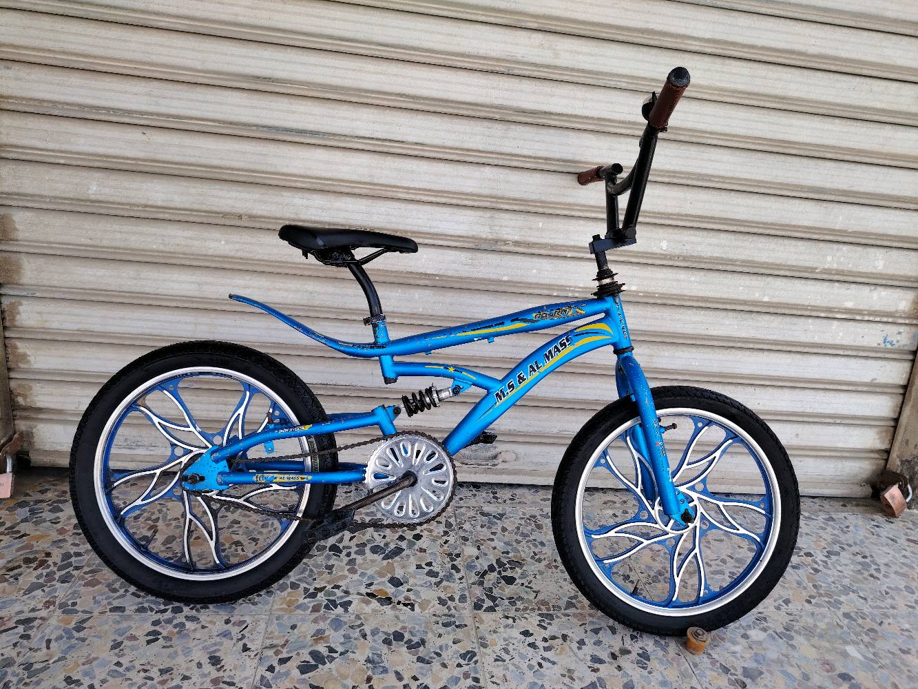 شركة كوبرا العالمية حجم 20 
الوياله ويل وكب فولاذي اصلي مسطرة / الدبل شغال / تيرات حجم عريض ابلادي المكينة بريك أثناء رجوع البايدار منهه وبيهه
الفريم حديد مقوى بايسكل كامل اي نقص مابي السرج جديد .
السعر 50 ألف قفل
مكاني البياع .. ساحة درويش .. حي التراث قرب السوق .. للتواصل خاص او على رقمي .
***********