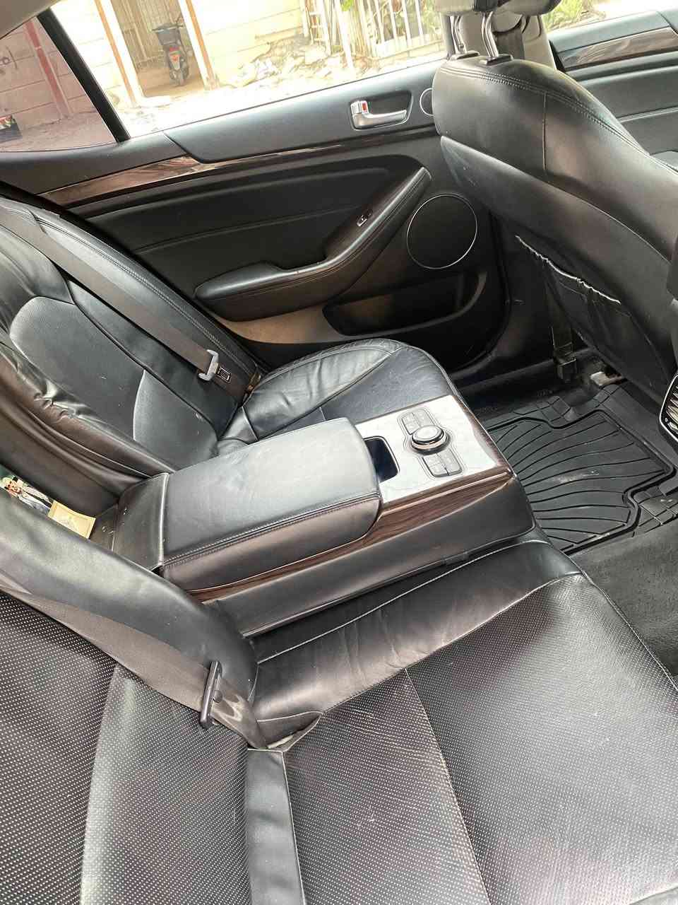 السلام عليكم مكلف بالنشر
🚗 كيا كادينزا 2020  
📍 رقم بغداد  

💰 السعر: 155 ورقة (بيها مجال بسيط)  

✨ أهم المواصفات:  
✔️ محرك 6 سلندر 
✔️ شاشة كبيرة + نظام ملاحة  
✔️ كاميرا خلفية + حساسات  
✔️ بصمة تشغيل + دخول ذكي  
✔️ جلد + تبريد وتدفئة مقاعد  
✔️ مثبت سرعة + تحكم ستيرن  
✔️ أنظمة أمان متكاملة  

🔸 الملاحظة: باب خلفي مبدل  

📞 للحجز والاستفسار: ***********  
📌 مكلف بالنشر غير متواجد على الفيس
