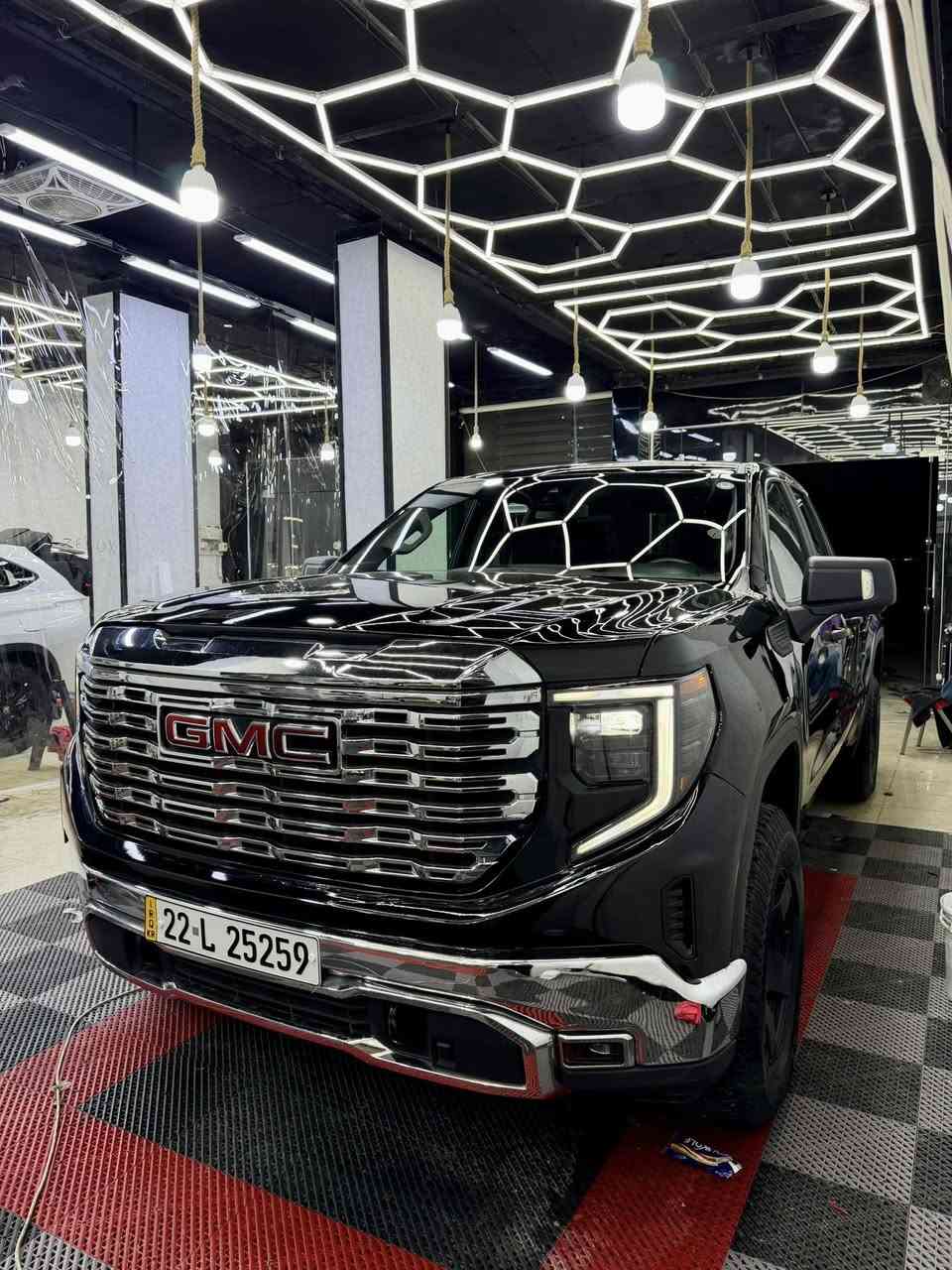 جي ام سي سيرا 2023
دخول جديد رقم اربيل باسمي )  
حادثها جاملغ وربع البنيد فقط 
 محرك 8 سلندر 5300 سي سي 
. شاشه كبيرا (كار بلي & اندري اتو ) 
. كشنات مخمل 
. غطاء صندوق ذكي كهربائي تحكم ريمونت وتحكم من خلال الهاتف مع انارة 
  لايت زنون 
 تحديد مسار 
  تحديد سرعه 
  تحذير عند الاقتراب من الاشخاص 
  شاحن وايرلس 
 تشغيل عن بعد 
 اتو ستوب 
 ماشيه فقط 13 الف السيارة بحالة الزيرو 
السيارة بعد احلى من الصور 
 تايرات جبلي ونظام تعليق جبلي 
 ويل جبلي اسود بلاد 
السعر  295 ورقة عنواني بغداد حي الاعلام او الكرادة 
***********
