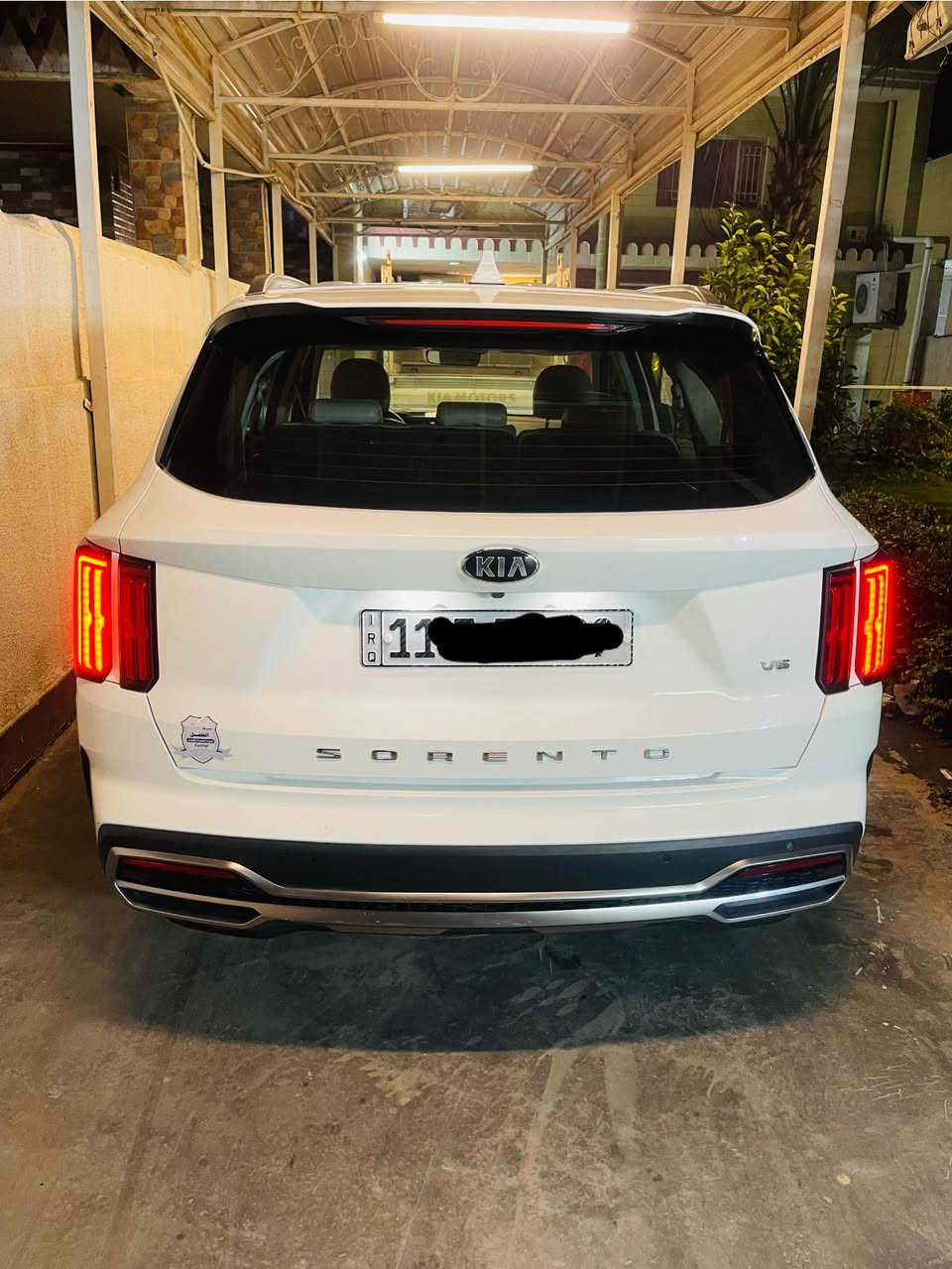 سلام عليكم 
للبيع 
كيا سورنتو موديل ٢٠٢١ خليجي 
رقم بغداد بسمي
ستة سلندر 
ماشية ١٠٥ 
نص فول 
بصمة
كشنات كهرباء 
صندوك كهرباء
مري شفط 
اوتو هولف 
اريل انفكيشن 
تلث قطع تبريد 
كير عصا 
حساسات 
شاحن واير ليس 
تشغيل عن بعد

السعر ٢٦٥وبيهة مجال 
مكان السيارة بغداد 
*********** 
مكفولة من الصبغ فقط بارد بسيط
