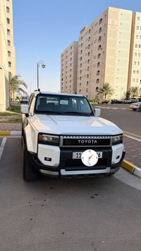 < تويوتا برادو 2024 • ضمان شركة ساز • أ مستخدمه 17الف # مغلفه ppf ضمان...