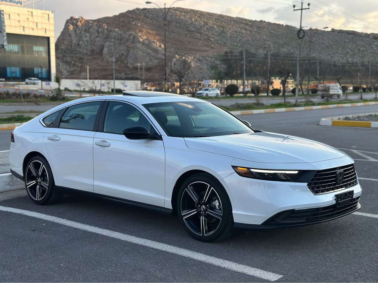 HONDA ACCORD 2025 HEBRYD
سەیارەکە یەك چەمەلاخ بؤياخ بيناو گرتن بي ئيرباگ بي ته  عديل بي شوخت و قوپ تەنها ٦ هەزار رۆیشتووه  فول فول مواسەفاته -هايبريد-سلايت-رادار-كوشن گه رم-بەسمه -گيچ ئەلكترۆنی-هتد سەيارەكه كاتی نەشكاوه ٣ مانگ كاتي له گه له نرخ٢٢٥$ شتيك مه جال 
***********
***********

1HGCY2F55SA041680

عربي
هوندا اكورد ٢٠٢٥ هايبريد
السيارة ماشية ٦٠٠٠ الف فقط
ايرباگات كلها سليمة ما طاگ
بجم كبس بدون دواخل
واحد جملوغ صبغ
فول فول مواصفات
حجم محرك ٢٠
السيارة كاتي تترقم شمالي  

1HGCY2F55SA041680 رانية, السليمانية
