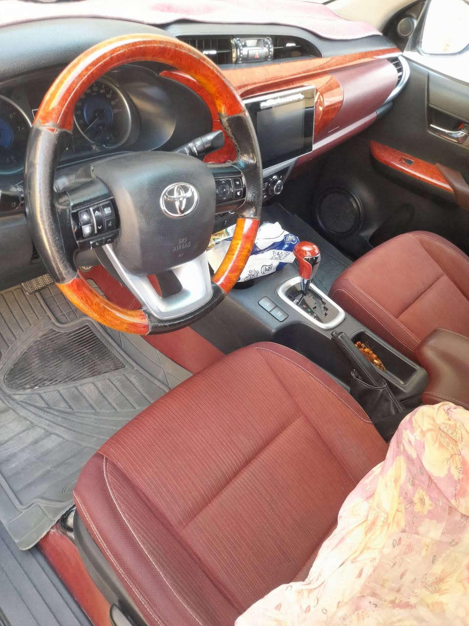 هاي لوكس موديل ١٩ كويتي اوتوماتيك رقم واسط السعر ٢٤٠ هاتف ***********
