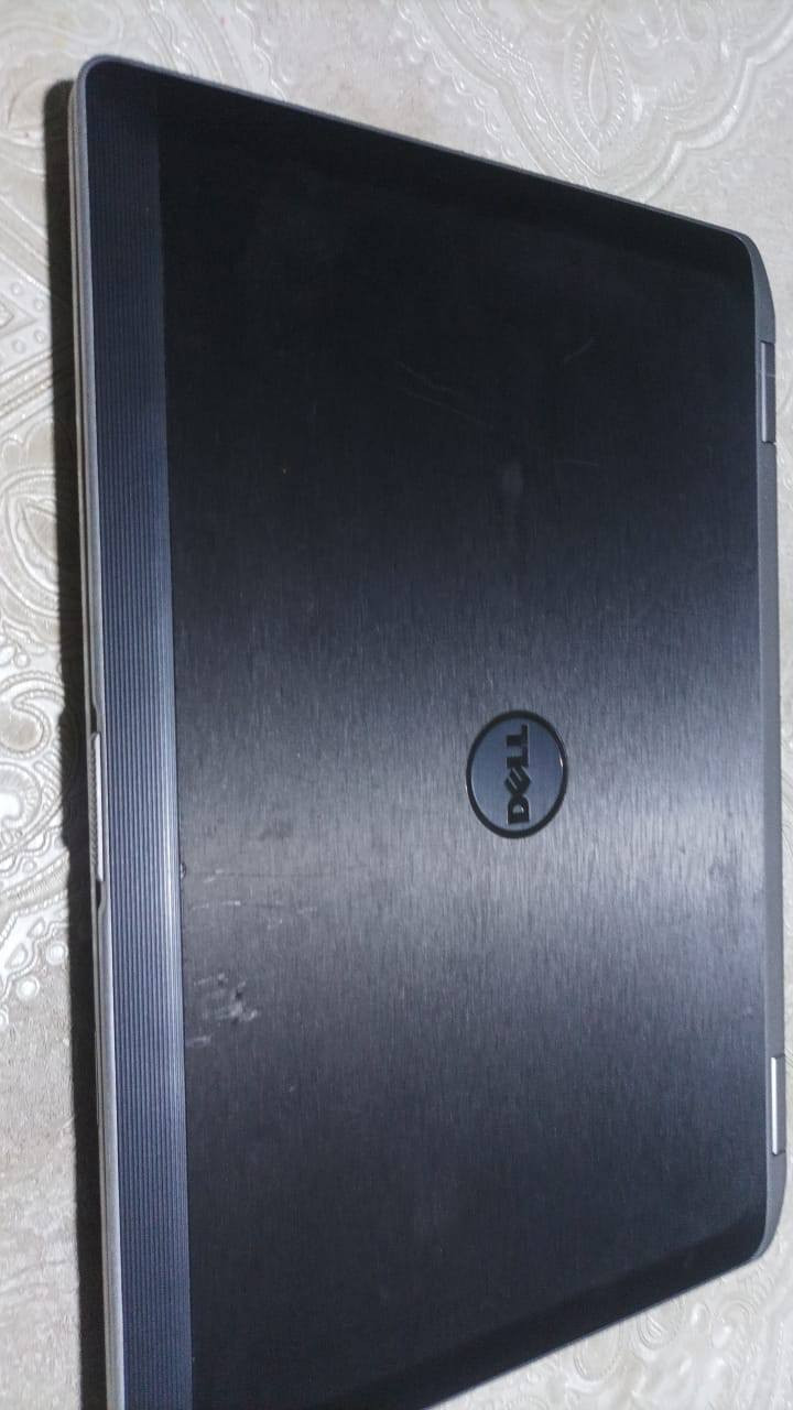 السلام عليكم للبيع لابتوب حاسبة نوع Dell استعمال قليل جاهزة غراضه.. ماوس + شاحنة اصلية + جنطة كاملة شرط الفحص مكاني حلة السعر ١٧٥ للاستفسار ***********
