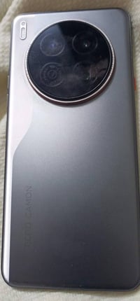 تكنو كامون ٤٠ بريمر • ٢٥٦ • كاميرا زوم ١٠٠