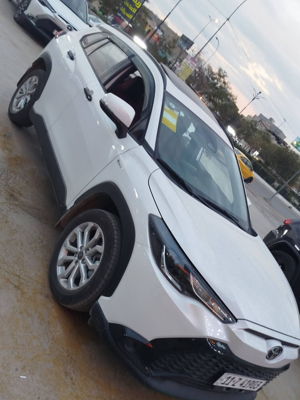 السلام عليكم تويوتا فرونت لاندر خليجي محرك 2000 هايبرد رقم بغداد باسمي تحويل ثاني يوم ماشية 17000 كيلو فول مواصفات داخل كاربون فايبر  كشن كهرباء صندوق كهرباء تبريد قطعتين كاميرا خلفية فول تحكم ستيرن فتحة سقف سلايد كشنات جلد داخل احمر واسود نقطة عمياء تحديد مسار حساس امامي نظام توقف ذاتي بصمة تشغيل بصمة ابواب دخول ذكي  بدون بصمة اشاير مري شاشة ابل كار بلي السعر 25900 دينار عراقي للاستفسار ***********
