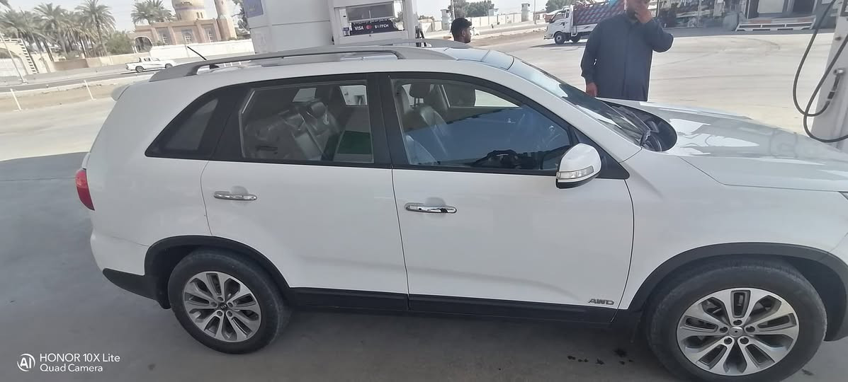 كيا سورنتو2013رقم بغداد نكليزي 
وارد خليجي
مواصفات السياره : محرك 6 سلندر 
، 7 راكب ، ثلاث قطع   تبريد ، بني رمه، شاشه ، كامره ، حساس خلفي ، مرايات ، شفط ، اشاره بالمرايه ،  كشن كهرباء ، 
السياره مكفوله  جاهزه حداديه تبريد محرك تخم تاير  ،
 السعر 185 ***********
