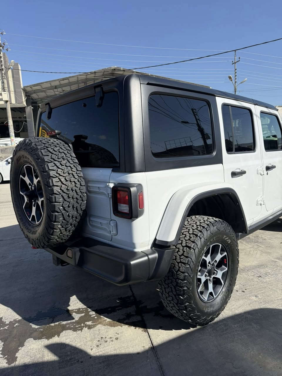 jeep wrangler RUBICON 2023 4X4
ناو سوور 
١٩٠٠٠  مایل ڕۆشتووە
مەكینە ٢٠ ی تۆربۆ ٤  پستۆن
بەسمە و سویچ
شەغال
٤ جام كارەبایی
شاشە گەورە
قفڵی ئەكسل پێش و پشت
كوشن هیتەر
سوكان هیتەر
زۆر مواسەفاتی ترر.....
📍سلێمانی
***********
تەحویل و غەرامە بە شەرت

jeep wrangler RUBICON 2023 4X4
جييب رانكلير روبيكون ٢٠٢٣ داخل احمر
١٩٠٠٠ مايل
محرك ٢٠٠٠ و توربو
بصمة و سويج
شغال
كل جام كهربائي
شاشة
قفل اكسل  كدام و وراء
كشن هيتر
ستيرن هيتر
بعد هواي مواصفات
سيارة من سليمانية
تحويل و غرامة بشرط
***********
