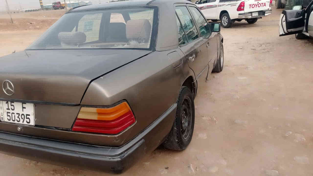 سلام عليكم مرسدس للبيع عنوان ذي قار قلعه سكر 
***********
 مشروع وطني بسمي مديل 89
 كير جديد لايت جديد كهربائيات كلها جديد 
حداديه 70٪ تخم تاير جديد مانقصها اي شيء 
قاعده دبل وحده ممعمره
سعر 40وبيها مجال
